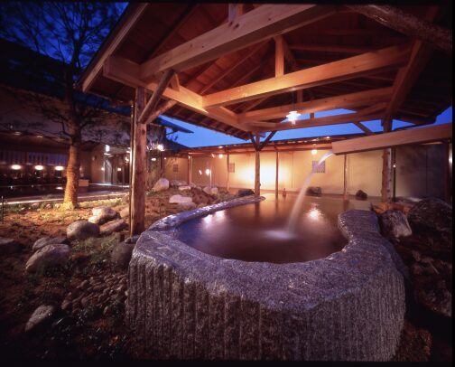 ガーデンホテルオリーブ　オリーブの湯　一枚岩　露天風呂