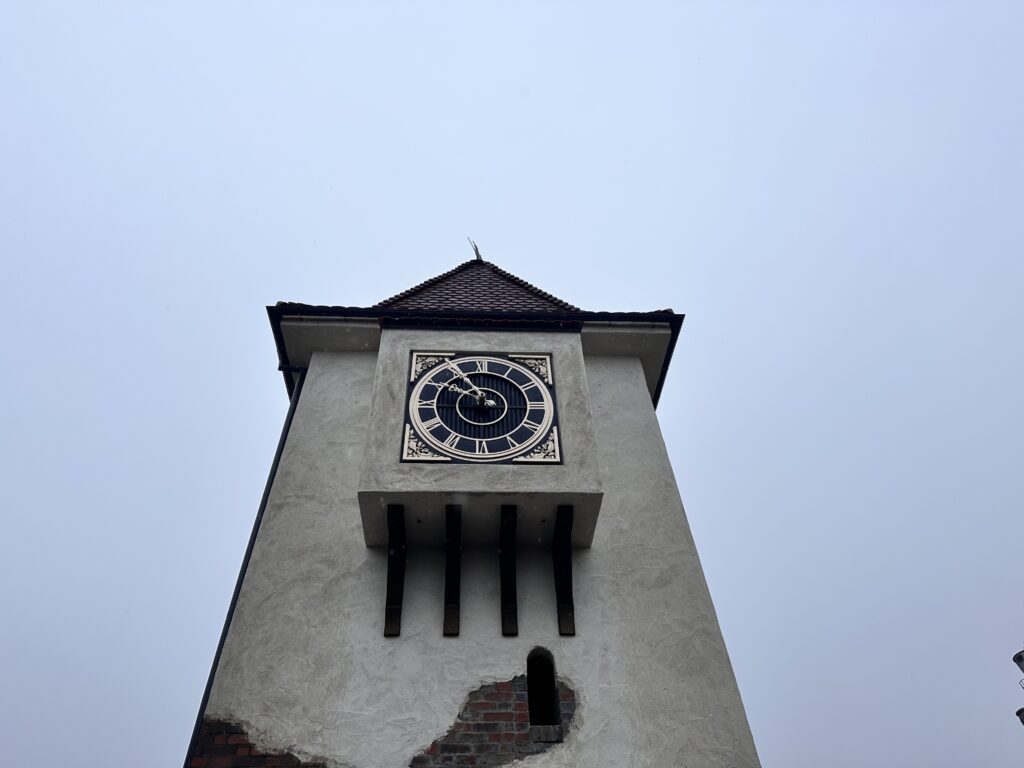 ジブリパーク　魔女の谷　時計塔　廃墟どおり