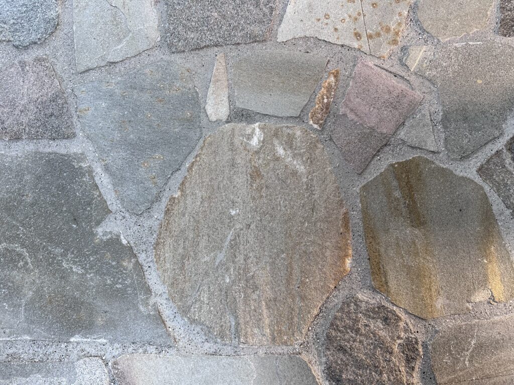 ジブリパーク　ジブリの大倉庫　隠れトトロ　石畳