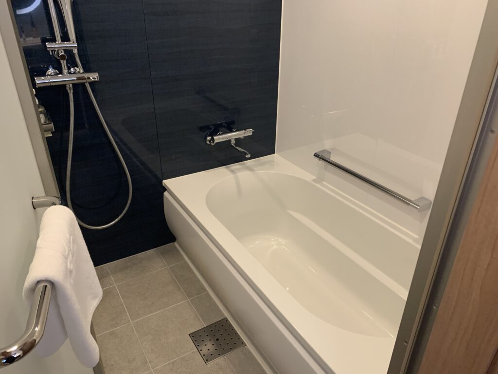 名古屋プリンスホテルスカイタワー　客室　お風呂　洗い場付き浴室