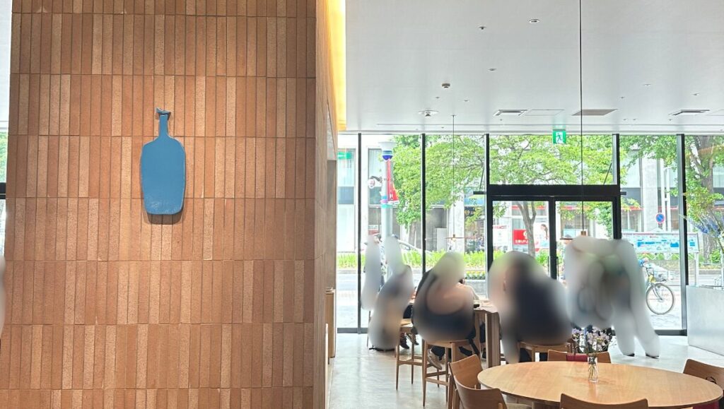 中日ビル ブルーボトルコーヒー名古屋栄カフェ 看板