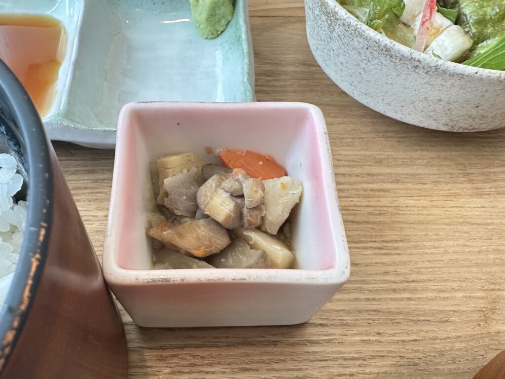 しゃぶしゃぶと焼肉わにくミッドランドスクエア4階 わにくもりランチ 一品 筑前煮