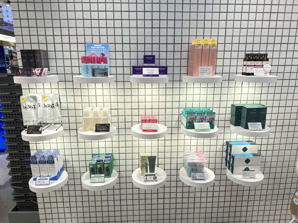 @cosme NAGOYA アットコスメ名古屋　@cosme NAGOYA アットコスメ名古屋　ガチャウォール　ガチャガチャサンプル　選べるサンプル一覧