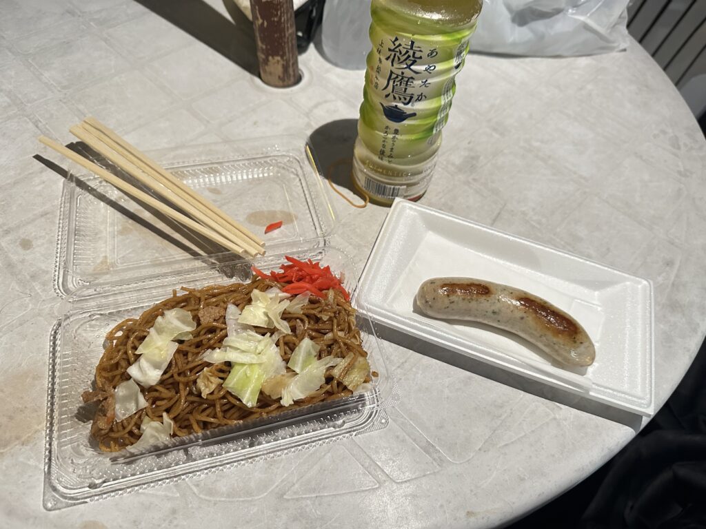 東山動物園　ナイトズー　　屋台　焼きそば　フランクフルト