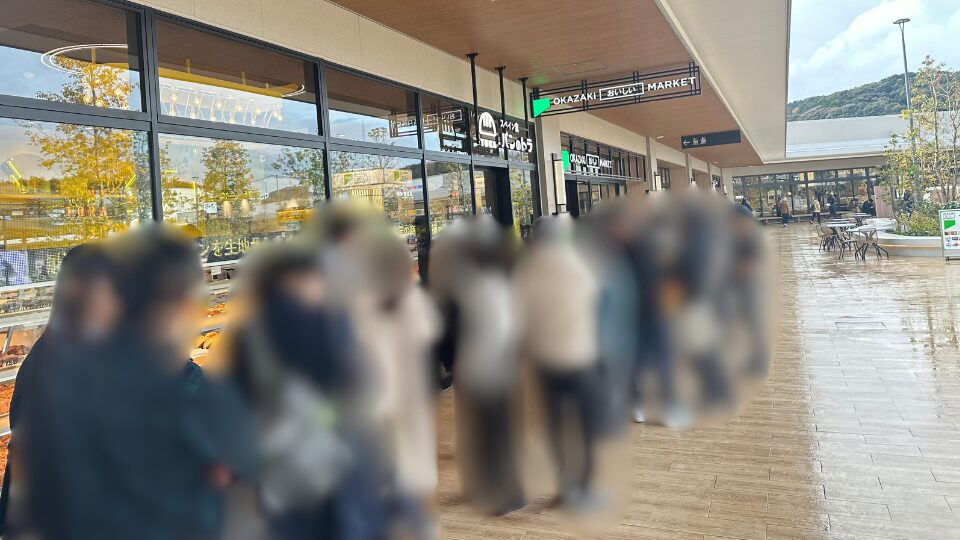 岡崎アウトレット　三井アウトレットパーク岡崎 OKAZAKI MARKET 岡崎マーケット パンのトラ　行列　朝一　オープン前