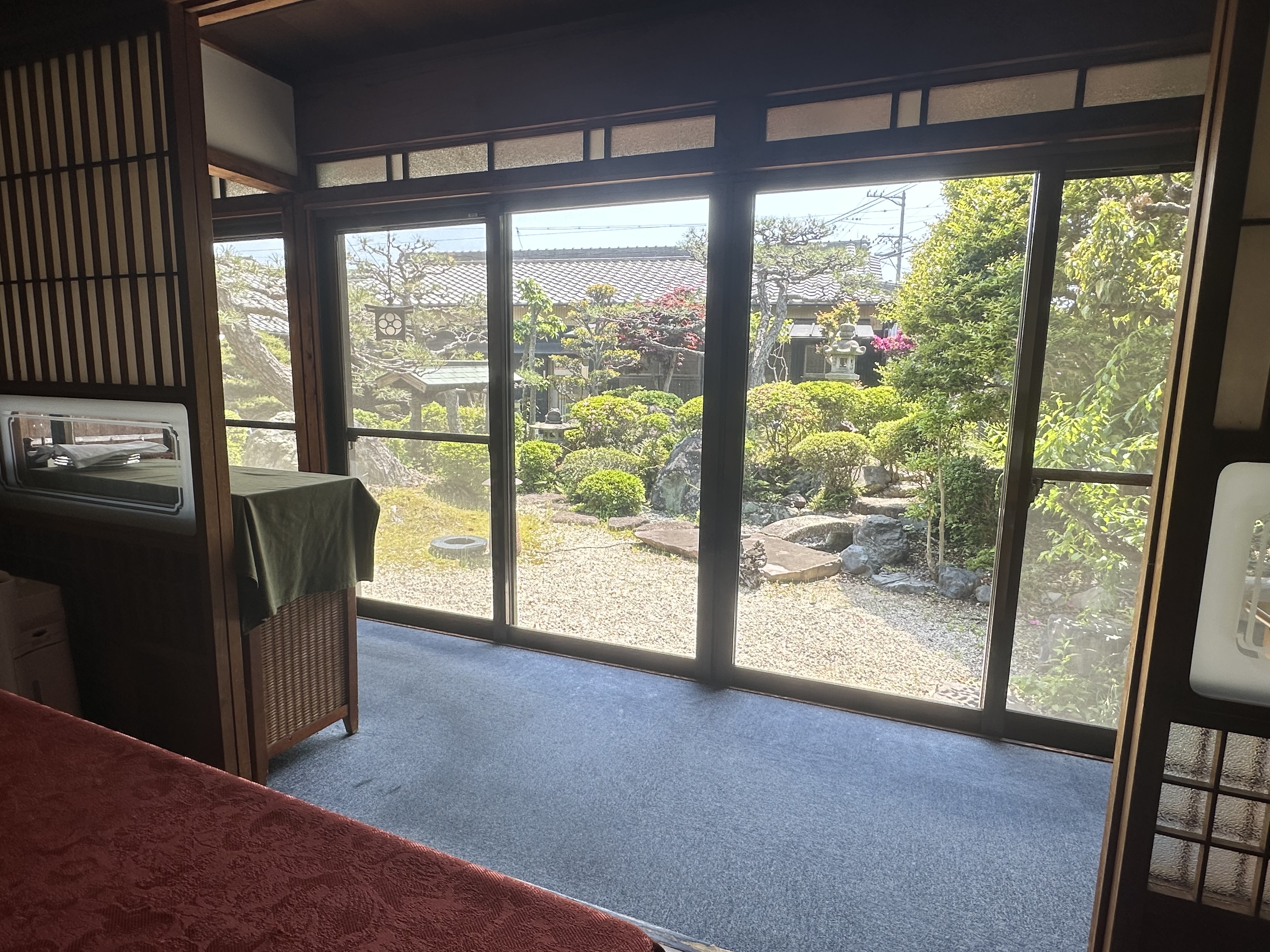 ラフォンテ_店内から見えるお店の景観